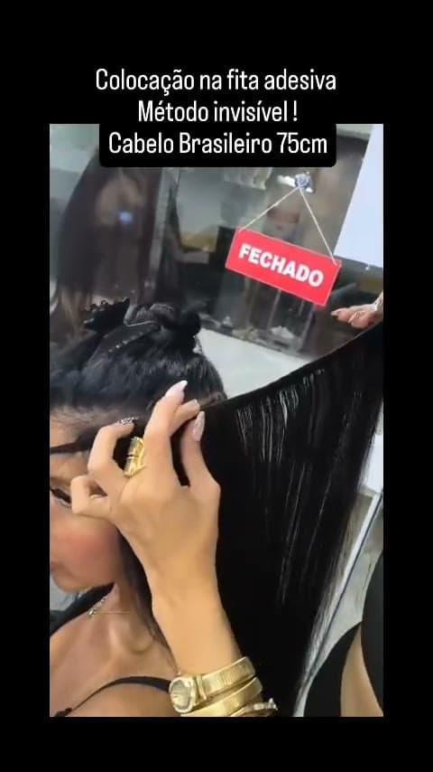 Mega hair na fita adesiva.metodo.jnvisivel. Super prático, confortável e da para prender o cabelo, facilitando assim, mais ainda o uso do mega no dia a dia! 👌❤️ Ela usa apenas uma 