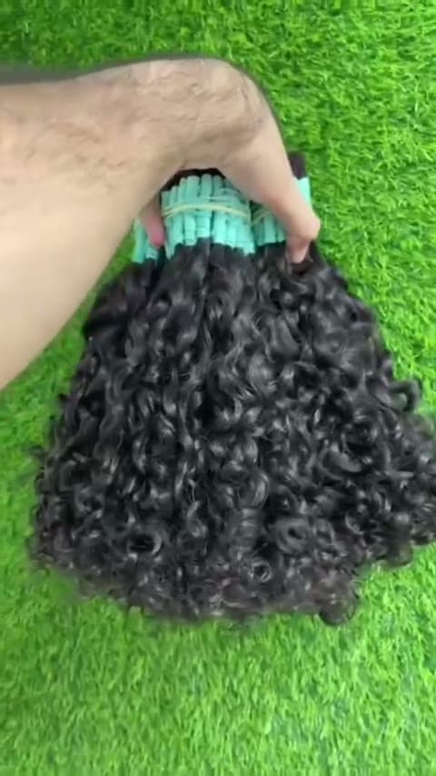 Ela escolheu este cabelo maravilhoso para fazer o entrelace dela! Cabelo cacheado Cietnamita 45 cm Método entrelace #entrelace #megahairpraiagrande #mega